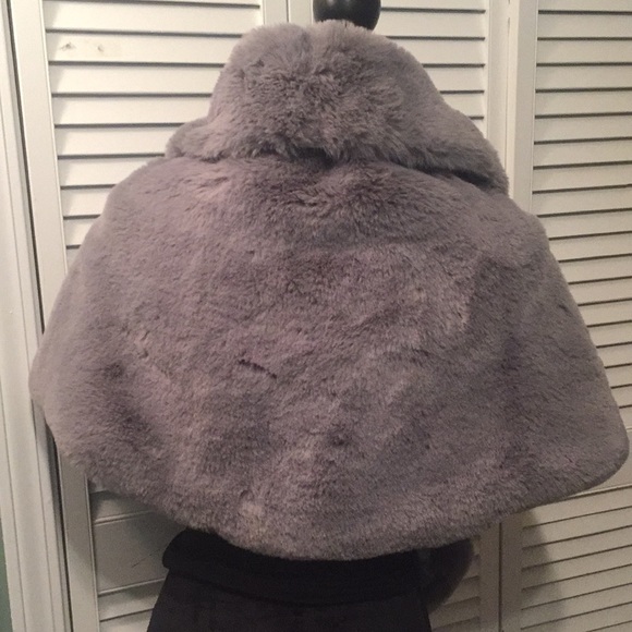 Faux fur stole - Picture 3 of 4